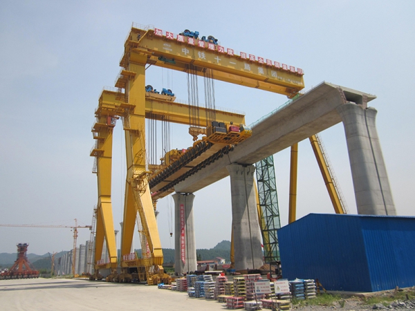 Grúa pórtico de construcción para puentes